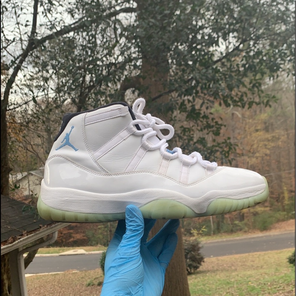 Air Jordan 11 Retro Legend Blue